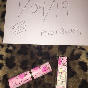 Too face tutti fruitti highlighter